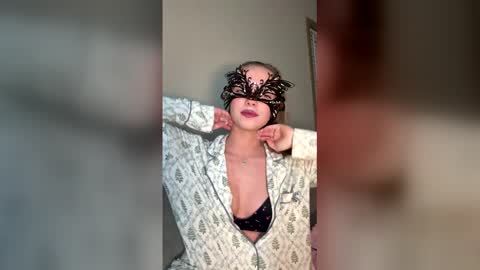 sweetvixen18 online show from January 2026 05:22:01 AM