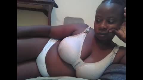Snapshot of sweetyass25 chatting on May 2026 04:06:02 AM sweetyass25 online show from May 2026 04:06:02 AM