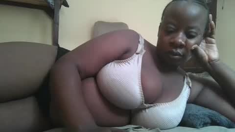 Snapshot of sweetyass25 chatting on May 2026 06:43:02 AM sweetyass25 online show from May 2026 06:43:02 AM