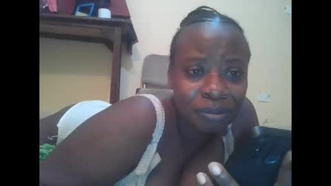 Snapshot of sweetyass25 chatting on June 2026 02:33:01 PM sweetyass25 online show from June 2026 02:33:01 PM
