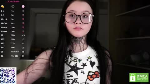 Astrid online show from November 2025 08:08:02 PM