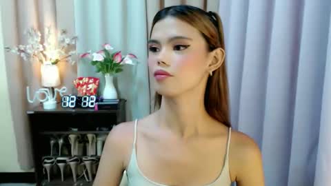 Snapshot of sweetytrannygirlxx chatting on November 2025 04:12:01 AM Megan online show from November 2025 04:12:01 AM