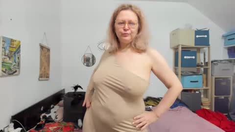 switchlorenx online show from December 2024 01:18:01 AM