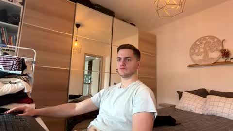 syl092 online show from February 2026 09:39:01 AM