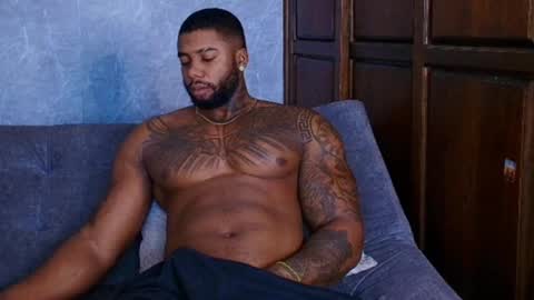 Tairon Tucke online show from February 2025 12:17:02 PM