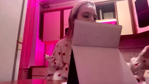 Snapshot of taitebinner chatting on February 2026 06:39:02 PM Mia online show from February 2026 06:39:02 PM