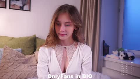 Mia online show from November 2025 02:14:02 AM