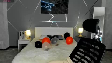 Sasha online show from November 2025 02:00:01 AM