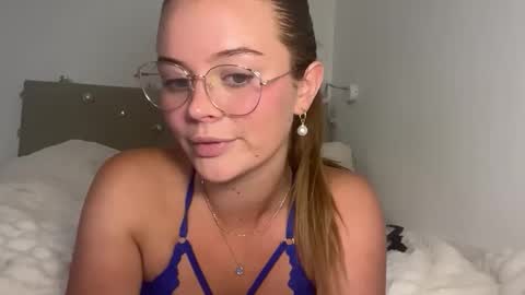 Talia online show from September 2025 06:57:01 PM