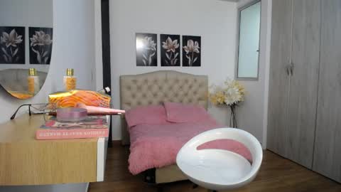 Hi im sara online show from April 2026 01:01:01 PM