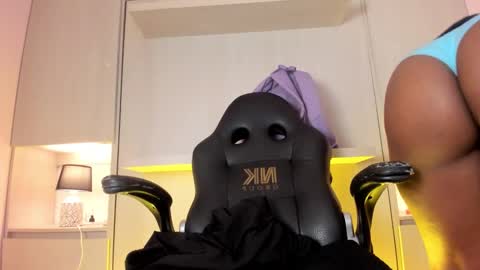 Tami online show from October 2025 07:36:02 PM