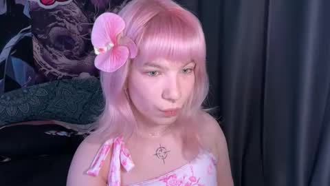 Lola online show from December 2025 07:10:01 PM