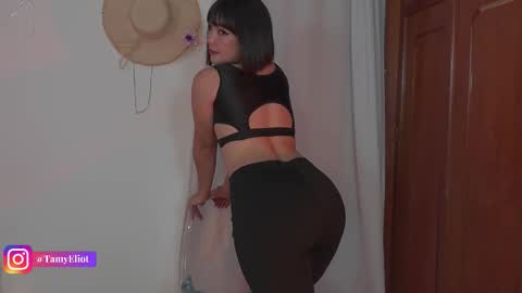 Tamy online show from November 2025 02:02:01 AM