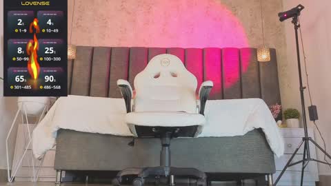 Tania Dias online show from April 2026 07:22:01 PM