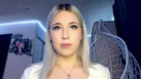 Lisa online show from November 2025 03:12:01 PM