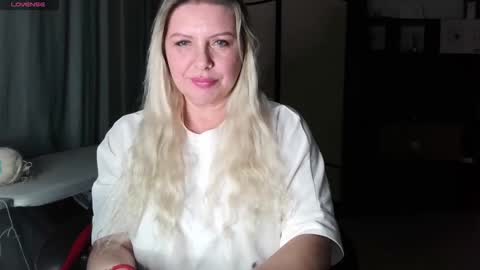 Tasha  Moon online show from October 2025 06:12:01 PM