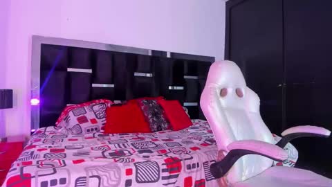 Snapshot of tashasant chatting on November 2025 08:20:01 PM tashasant online show from November 2025 08:20:01 PM