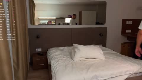 My shows 2100500 UTC3 online show from December 2025 04:27:01 PM