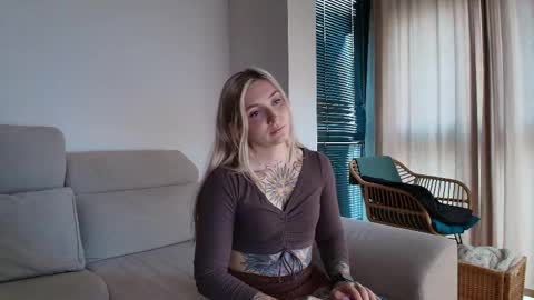 Snapshot of tattoobbgirl chatting on January 2026 04:55:01 PM tattoobbgirl online show from January 2026 04:55:01 PM