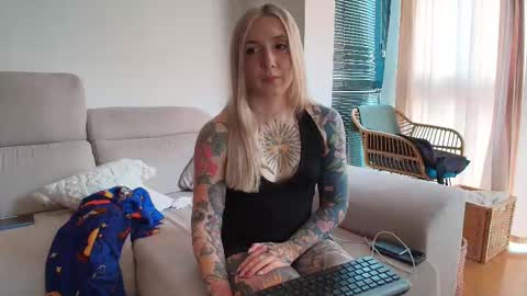 Snapshot of tattoobbgirl chatting on February 2026 04:16:02 PM tattoobbgirl online show from February 2026 04:16:02 PM