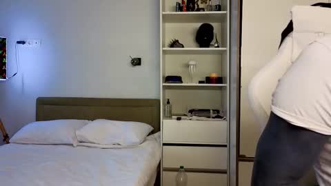 Alex but u can call me Theo online show from February 2026 09:17:01 AM