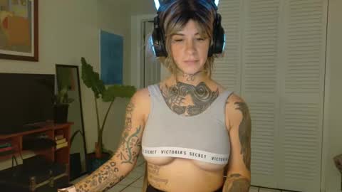 Snapshot of tattooed_natalia chatting on January 2025 02:28:02 PM Natalia 3 online show from January 2025 02:28:02 PM