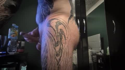 Snapshot of tattooedguyy chatting on November 2025 05:50:02 PM TattooedGuy online show from November 2025 05:50:02 PM