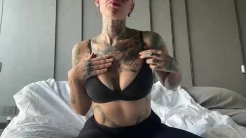 tattooedlucy_ online show from December 2025 09:07:01 AM