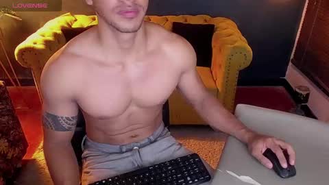 Tayler online show from November 2025 01:28:02 AM