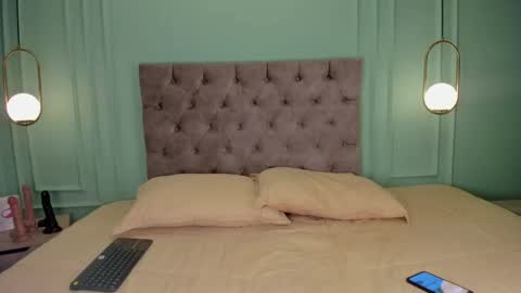 Taylor  online show from January 2025 03:12:02 AM