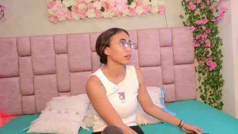 taylorcollinss online show from May 2026 02:15:02 PM