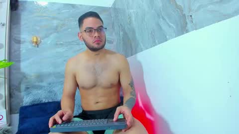 Snapshot of taylorwithtayler chatting on January 2026 05:05:02 PM TAYLOR AND TAYLER online show from January 2026 05:05:02 PM