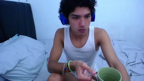 Snapshot of tayronx33 chatting on January 2025 02:17:01 AM Tayron online show from January 2025 02:17:01 AM