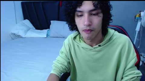 Snapshot of tayronx33 chatting on October 2025 04:30:01 PM Tayron online show from October 2025 04:30:01 PM