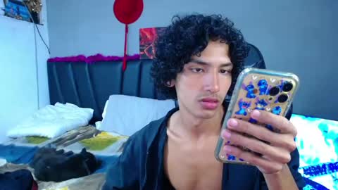 Snapshot of tayronx33 chatting on May 2026 03:31:02 PM Tayron online show from May 2026 03:31:02 PM