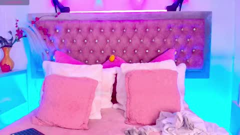 Sofia online show from November 2025 01:33:02 PM