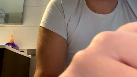 Tbest1986 online show from November 2025 02:42:02 PM