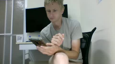 Snapshot of tcute0 chatting on October 2025 08:40:01 PM tcute0 online show from October 2025 08:40:01 PM