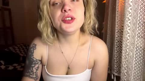 Snapshot of tease_me_now_2025 chatting on November 2025 05:07:01 PM Mia online show from November 2025 05:07:01 PM