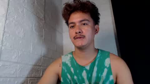 Snapshot of tempting_jon chatting on April 2026 03:59:01 AM tempting_jon online show from April 2026 03:59:01 AM