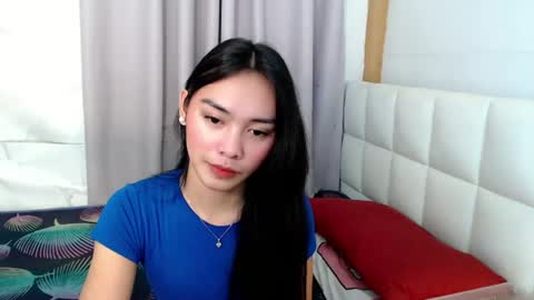 Snapshot of temptmebabyx chatting on June 2026 01:32:02 PM YOGIRL MAXINE online show from June 2026 01:32:02 PM