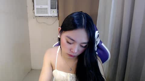 Snapshot of temptmebabyx chatting on July 2026 05:10:02 AM YOGIRL MAXINE online show from July 2026 05:10:02 AM