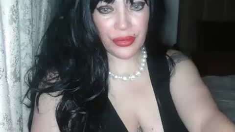 talia i m  french girl online show from December 2025 09:43:02 PM