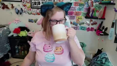 Snapshot of ten_tickle_pixie chatting on April 2026 07:15:01 PM Pixie and Tentacle Overlord online show from April 2026 07:15:01 PM