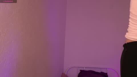 Snapshot of tender_babyy chatting on September 2025 12:32:01 PM Sexy girl Li online show from September 2025 12:32:01 PM