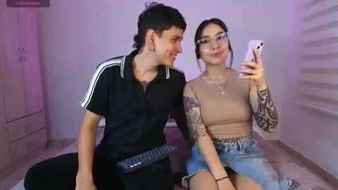 tender_dust online show from September 2025 12:21:01 AM