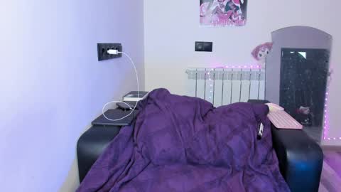 Kira online show from April 2026 02:33:01 AM