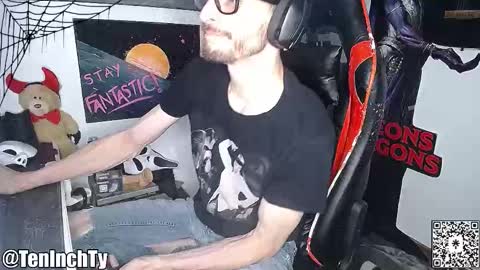 Snapshot of teninchty chatting on October 2025 04:30:02 PM Ty online show from October 2025 04:30:02 PM