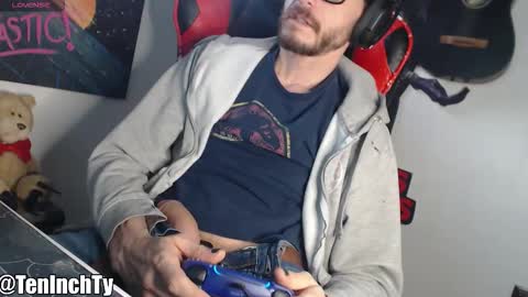 Snapshot of teninchty chatting on December 2025 04:38:01 PM Ty online show from December 2025 04:38:01 PM