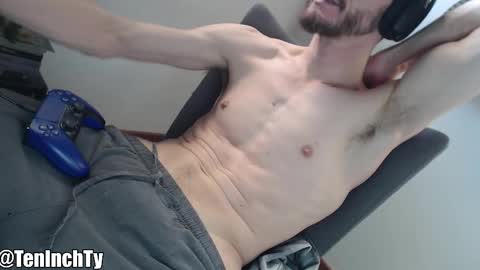 Snapshot of teninchty chatting on December 2025 05:42:02 PM Ty online show from December 2025 05:42:02 PM